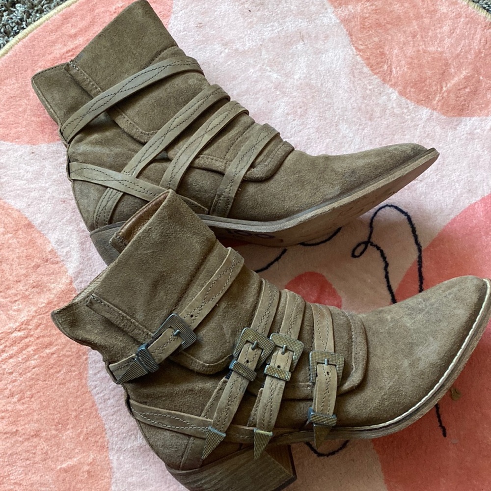 FREE PEOPLE MASON WESTERN BOOTIE never worn cute suede bootie size 38